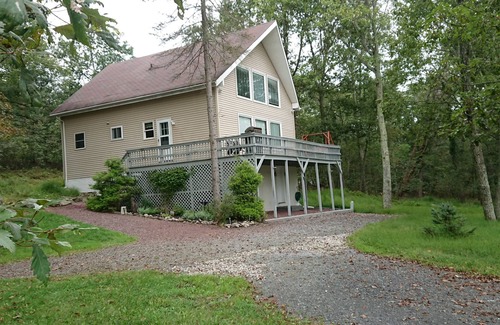 Henryville Casa | All Seasons Getaway.