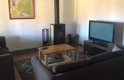 Bonnie Doon Casa | ALL SEASONS RETREAT: 4 BR, 2 BA House in Bonnie Doon, Sleeps 10