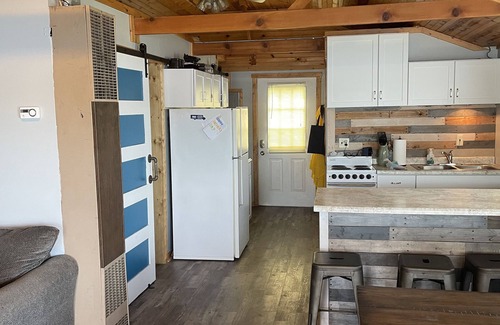 Harrison Cabina | All sport lakefront cottage on Sutherland Lake.