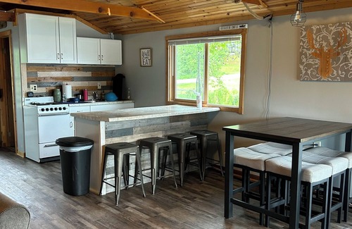 Harrison Cabina | All sport lakefront cottage on Sutherland Lake.