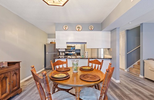 Little River Casa | All-suite Bay Tree retreat with al fresco dining, water views, and shared pool