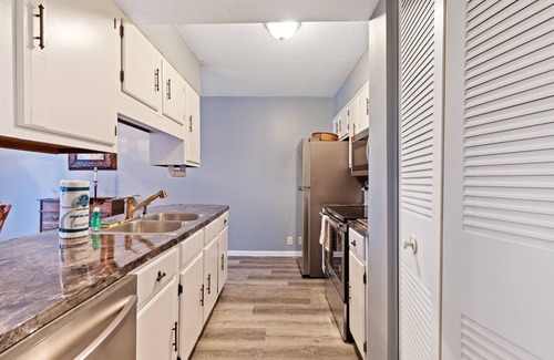 Little River Casa | All-suite Bay Tree retreat with al fresco dining, water views, and shared pool
