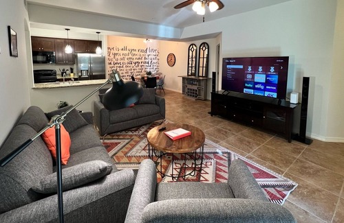 Parkwood Ranch Condominio | All You Need is Love