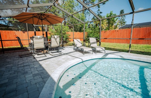 Lake Sarasota Casa | All you need to feel right at home while away from home! office/pet friendly
