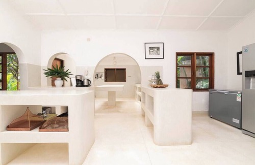 Malindi Villa | Allamanda Bougainvillea Suite by YourHost, Malindi