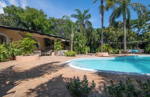 Malindi Villa | Allamanda Oleander Suite by YourHost, Malindi
