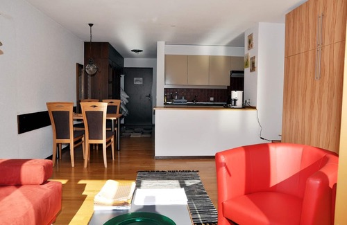 Engadin Scoul Apartamento | 4 comentarios de "e-domizil": 4. 40 de un máximo de 5. 0 puntos