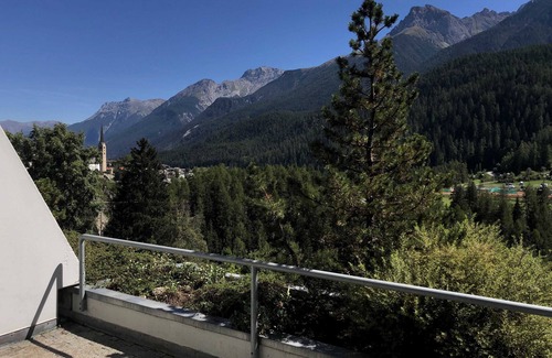 Engadin Scoul Apartamento | 4 comentarios de "e-domizil": 4. 40 de un máximo de 5. 0 puntos