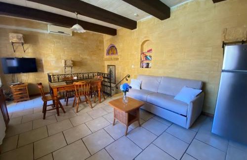 San Lawrenz Villa | Alley Way by 54W