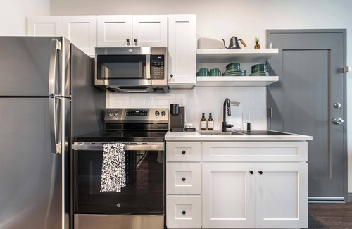 Macon Apartamento | Gregg-Inspired Stay | Relaxed, Bright & Walkable