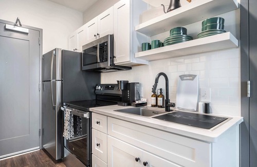 Macon Apartamento | Gregg-Inspired Stay | Relaxed, Bright & Walkable