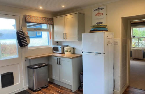 Gruline Cabaña | Alltcreich - shore side pet-friendly cottage with amazing views