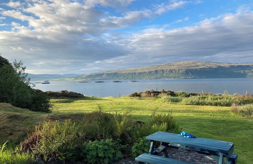 Gruline Cabaña | Alltcreich - shore side pet-friendly cottage with amazing views