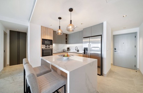 Brighton Villa | Allure 402 Summary: L