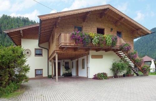 Waidring Apartamento | Alluring Apartment with Swimming Pool in Waidring Tyrol