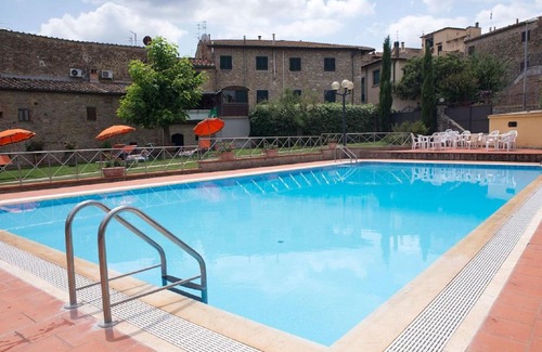 San Donato in Poggio Casa | Alluring Holiday Home in San Donato in Poggio with Swimming Pool