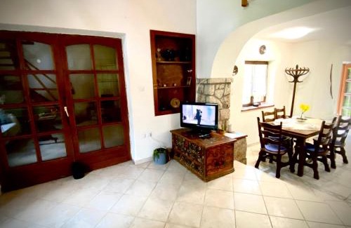 Monosbel Apartamento | Almáskert Vendégház