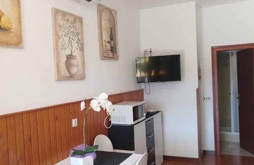 Rabac Apartamento | Apartamentos Alma con balcón y vista al mar.