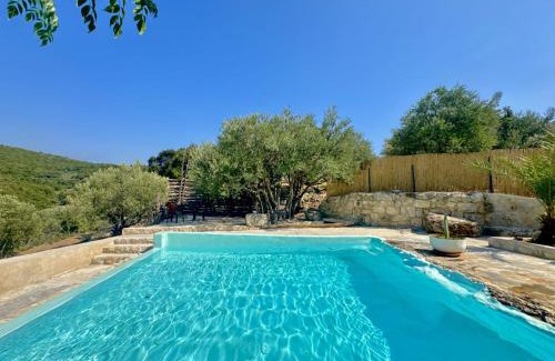 Kfardebian Casa | Alma Del Monte Stone House w Pool Terrace
