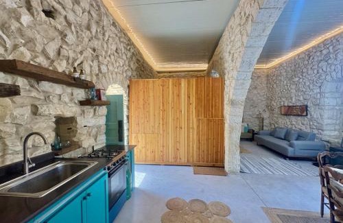 Kfardebian Casa | Alma Del Monte Stone House w Pool Terrace