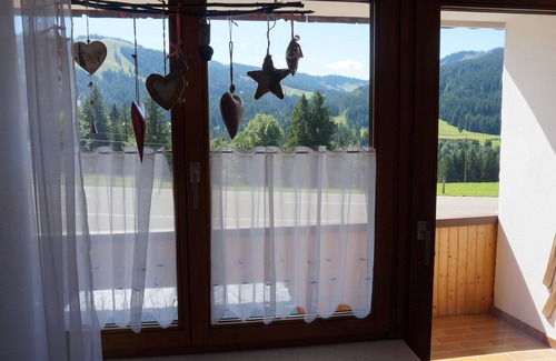 Balderschwang Apartamento | Almblick Ferienwohnung mit Ausblick auf die Berge