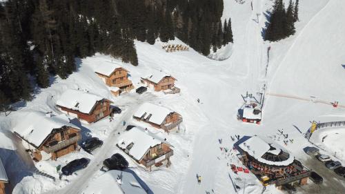 Schoenberg-Lachtal Apartamento | Almhütte Lachtal
