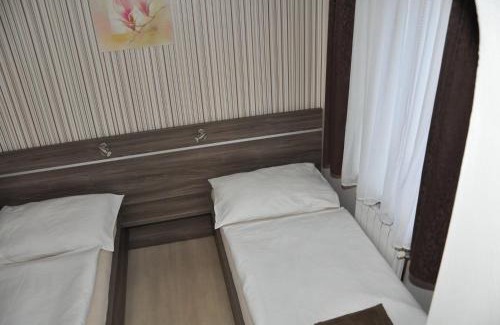 Retenice Casa | Almond