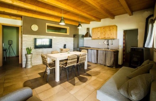 Ortona Casa | Almond tree. Rustic 7/9 p. country house with pool and garden