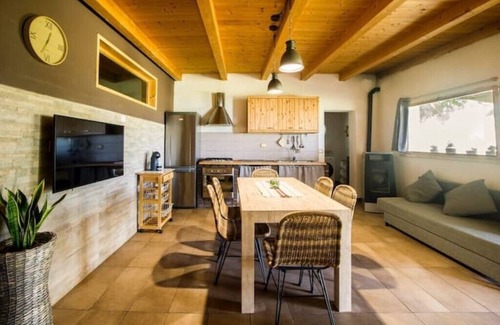 Ortona Casa | Almond tree. Rustic 7/9 p. country house with pool and garden