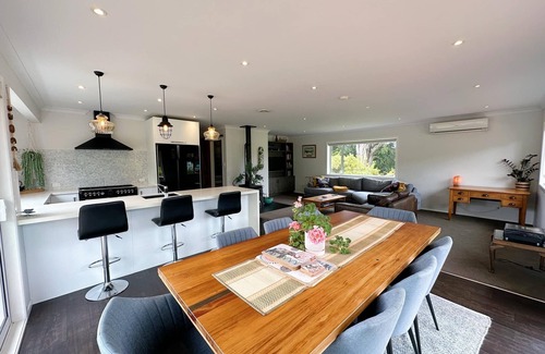 Waiuku Casa | Almost Coastal - Pool & Hot Tub