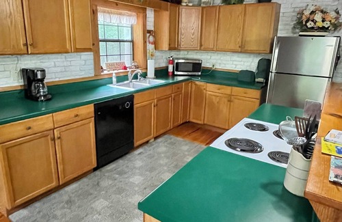 Drasco Cabina | “Almost Heaven” a beautiful log cabin located in a lake and golfing resort!