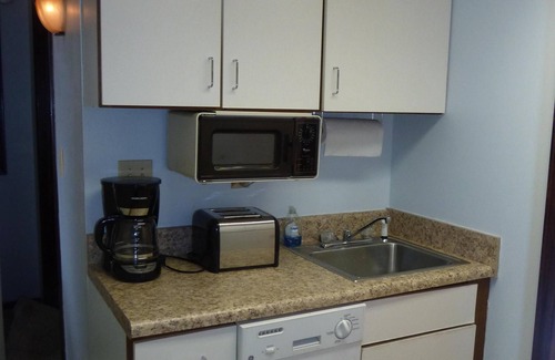 North Myrtle Beach Condominio | Almost Heaven, Affordable Oceanfront, End Unit, Se admiten perros, 2 habitaciones / 1 baño.