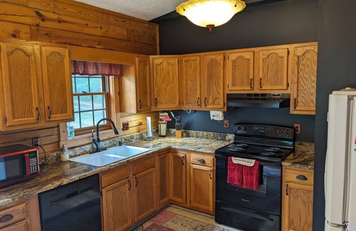 Logan Cabina | Almost Hiking - close to downtown attractions and a short drive to hiking