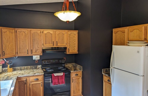 Logan Cabina | Almost Hiking - close to downtown attractions and a short drive to hiking