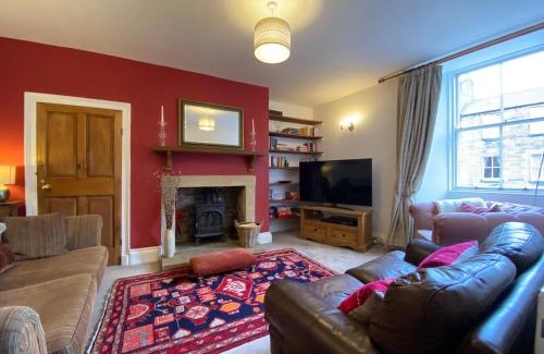 South Charlton Casa | Alnwick Holiday House - Charming, Historic, Central Alnwick with Courtyard