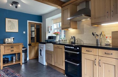 South Charlton Casa | Alnwick Holiday House - Charming, Historic, Central Alnwick with Courtyard