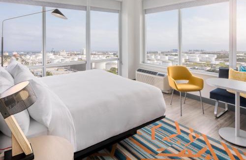 Poinciana Park Hotel | Aloft Fort Lauderdale Airport & Cruise Port