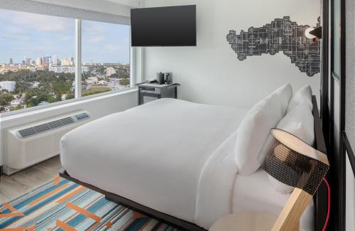 Poinciana Park Hotel | Aloft Fort Lauderdale Airport & Cruise Port