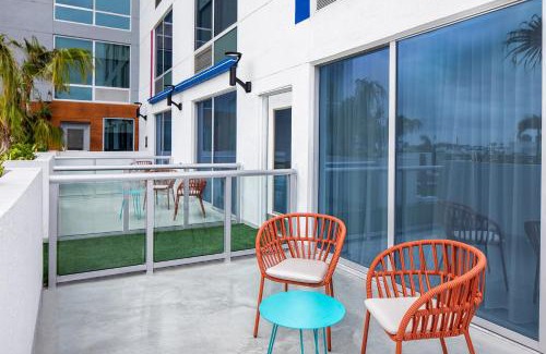 Poinciana Park Hotel | Aloft Fort Lauderdale Airport & Cruise Port