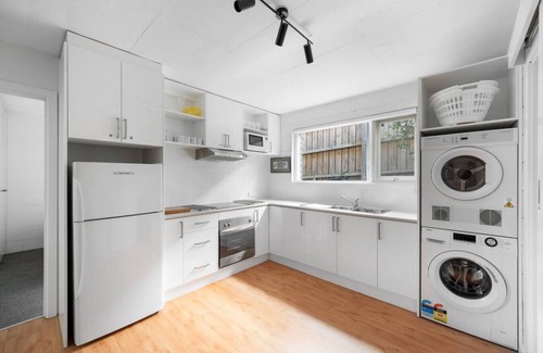 Highett Apartamento | Private king guest suite w/ free parking