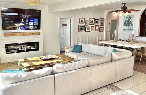 Bahama Beach Casa | 🌴ALOHA BEACH HOUSE RETREAT🌴Hot tub,SAUNA, Cold plunge,GAME ROOM,Putting green.