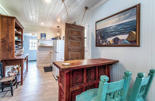Old Town Cabaña | Aloha Cottage - walk to shops food beach