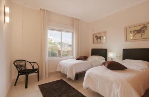 Marbella Apartamento | Aloha Hill Club LLuxury 5 Star Golf Resort Near Puerto Banus and Marbella