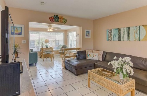 Aloha Kai Condominio | Aloha Kai - Unit 1 close to pool Premium unit!