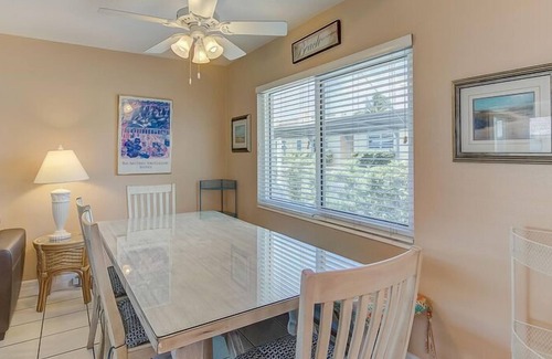 Aloha Kai Condominio | Aloha Kai - Unit 1 close to pool Premium unit!