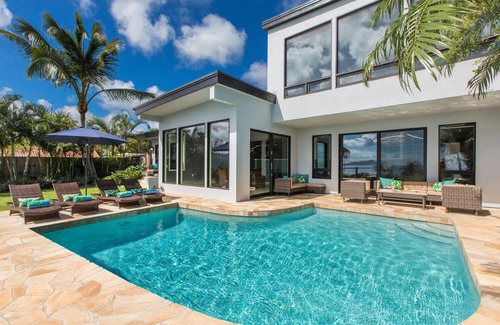 Hawaii Kai Casa | * 15% de descuento en estadías durante 5 / 15-6 / 14 * Aloha Nalu-Luxury living w expansivas vistas al océano y la costa.