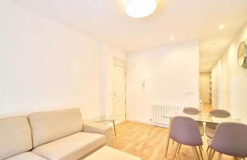 Salesas Apartamento | Alojamiento van Dyck centro