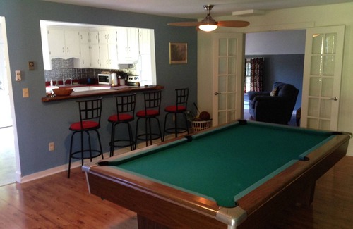 Lexington Casa | Alone Mill Schoolhouse - Outdoor Lover's Paradise