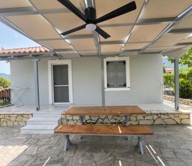 Poulithra Casa | Aloni house