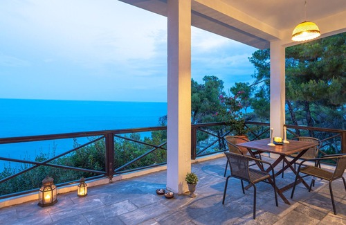 Marpounta Villa | ALONISSOS VILLA (Mare Nostrum), Frente al Mar, Piscina Privada, Familia Amigable